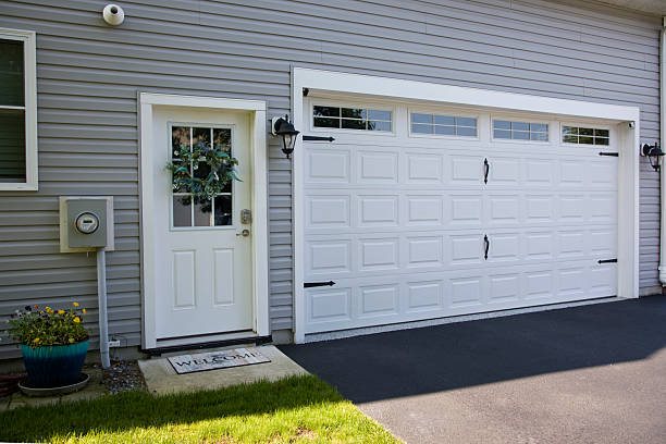 24/7 Emergency Garage Door Panel Replacement experts in Newton County County, MO